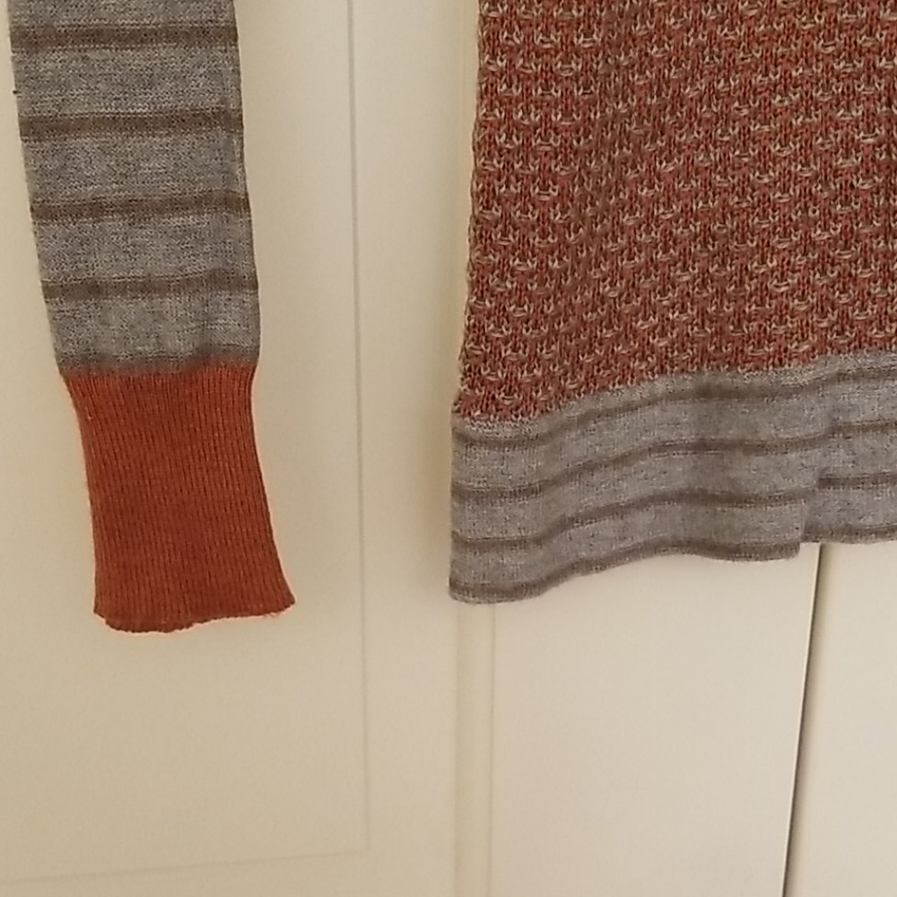 Sweater - Picture 4 of 4